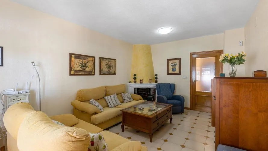 Villa de 4 dormitorios en Torrevieja, España No. 590 № 9