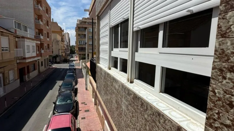 Apartamento de 3 dormitorios en Torrevieja, España No. 132 № 14