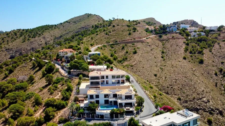 Apartamento de 4 dormitorios en Benidorm, España No. 345 № 2