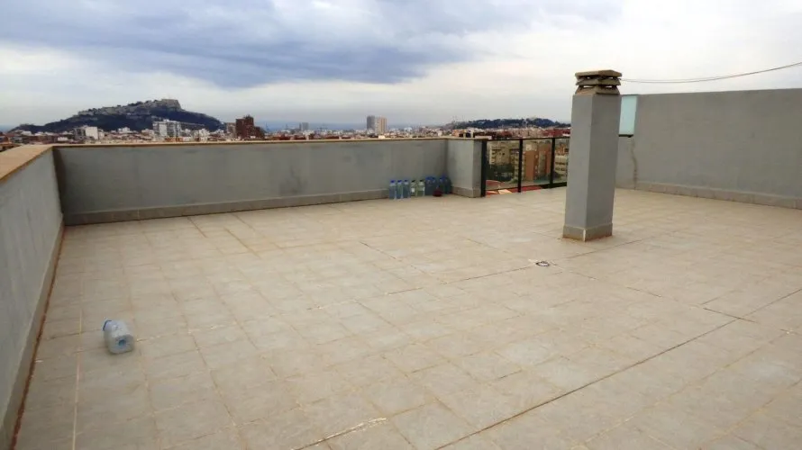 Ático de 4 dormitorios en Alicante, España No. 106 № 1