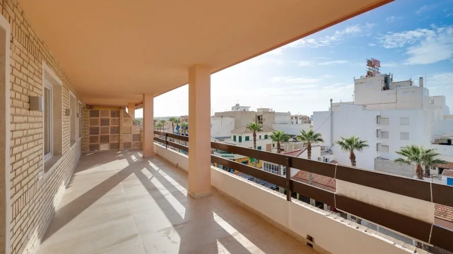 Apartamento de 3 dormitorios en Torrevieja, España No. 616