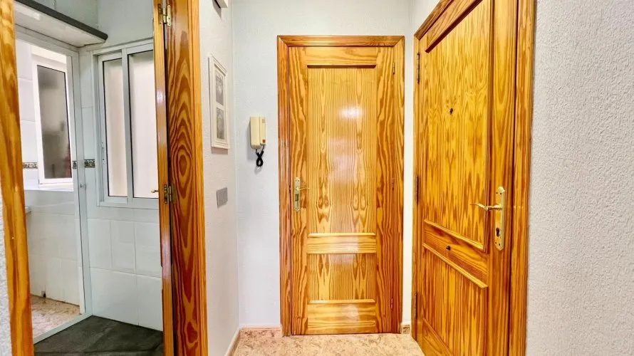 Apartamento de 2 dormitorios en Torrevieja, España No. 798 № 5
