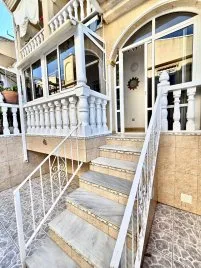 Сasa de 3 dormitorios en Torrevieja, España No. 696