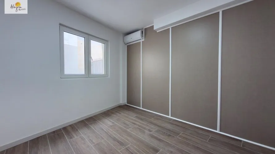 Propiedad comercial de 8 dormitorios en Alicante, España No. 217 № 15