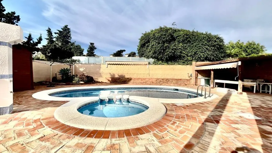 Villa de 4 dormitorios en Torrevieja, España No. 189 № 4