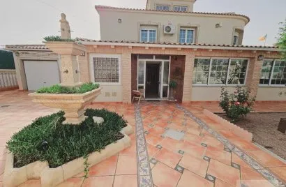 Villa de 5 dormitorios en Torrevieja, España No. 507