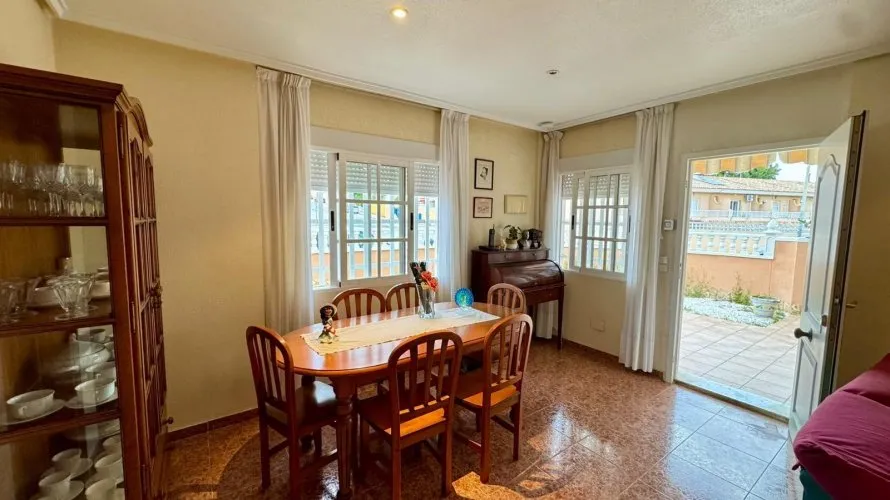 Apartamento de 3 dormitorios en Torrevieja, España No. 702 № 4