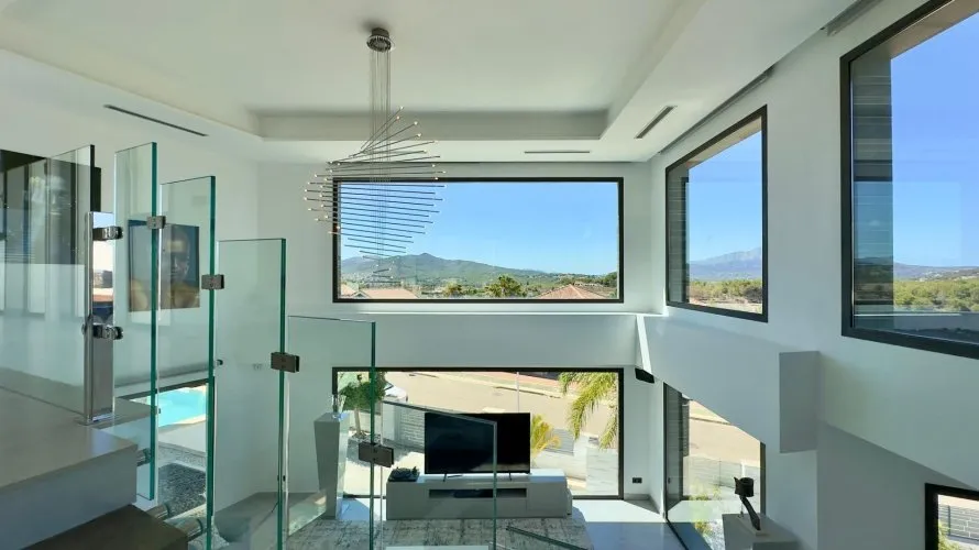 Villa de 5 dormitorios en Jávea, España No. 415 № 1