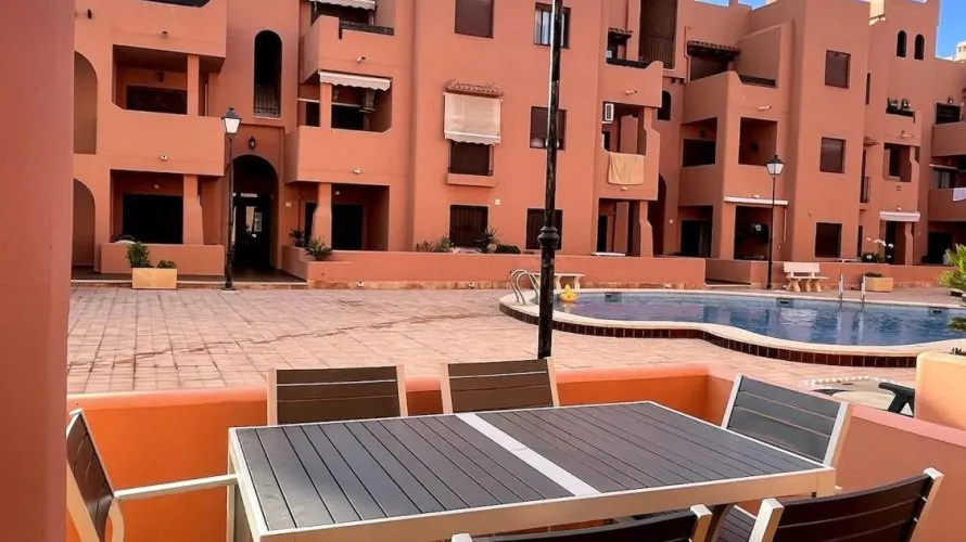 Apartamento de 2 dormitorios en Torrevieja, España No. 639 № 1