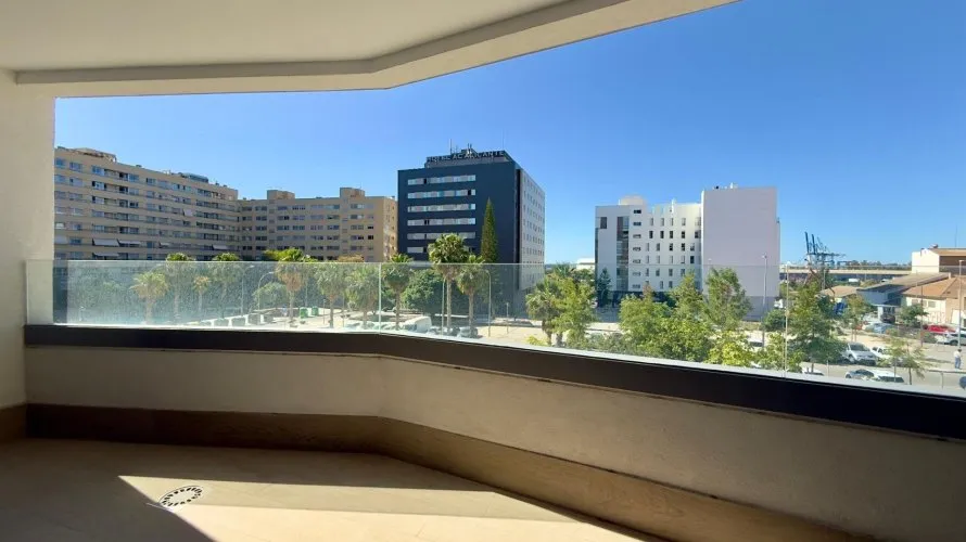 Apartamento de 3 dormitorios en Alicante, España No. 778 № 1