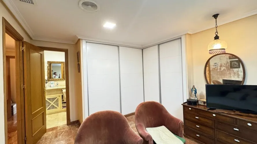 Apartamento de 4 dormitorios en Torrevieja, España No. 184 № 11