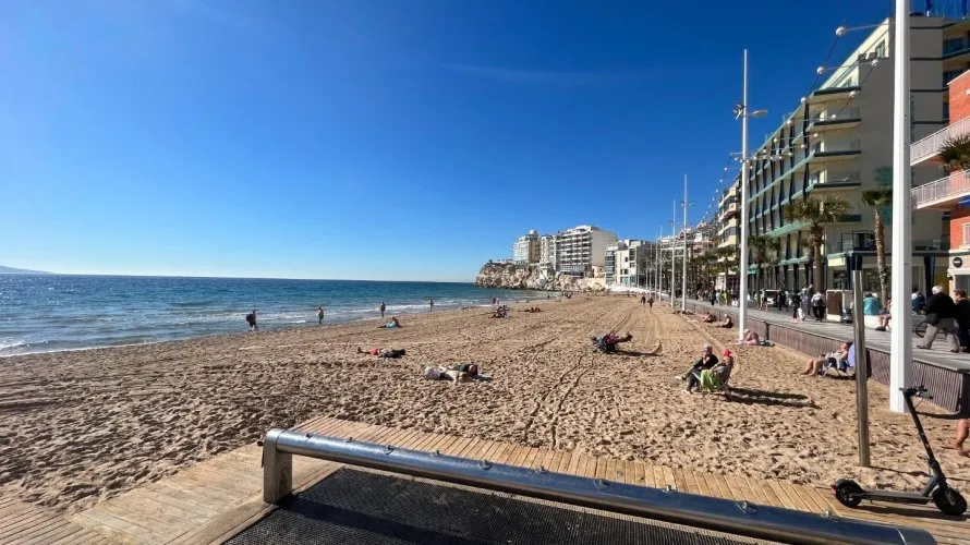 Propiedad comercial de 347m² en Benidorm, España No. 373 № 23