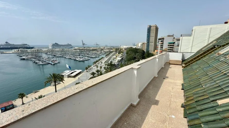 Ático de 6 dormitorios en Alicante, España No. 530 № 4