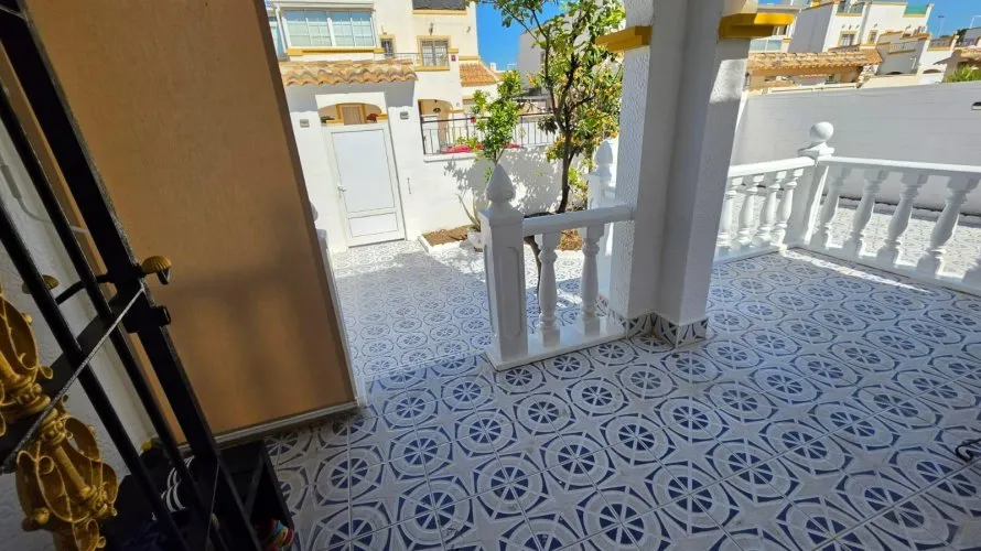 Сasa de 3 dormitorios en Torrevieja, España No. 749 № 11