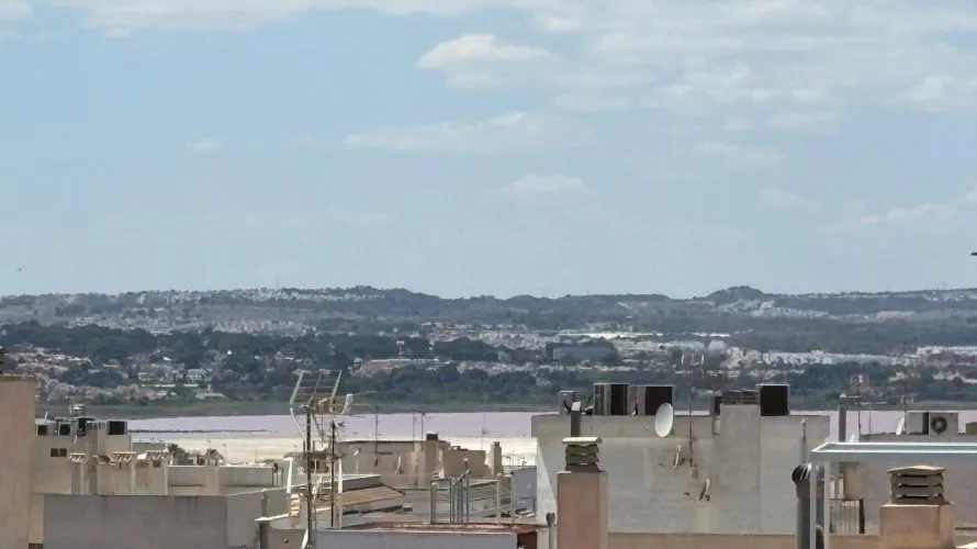 Apartamento de 2 dormitorios en Torrevieja, España No. 99 № 28