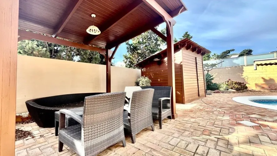 Villa de 4 dormitorios en Torrevieja, España No. 189 № 8