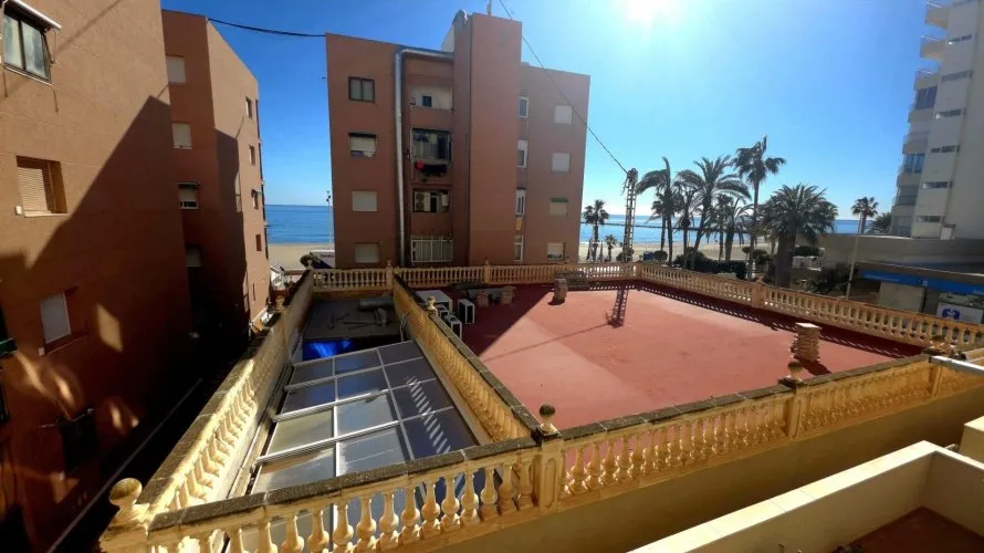 Apartamento de 2 dormitorios en El Campello, España No. 674