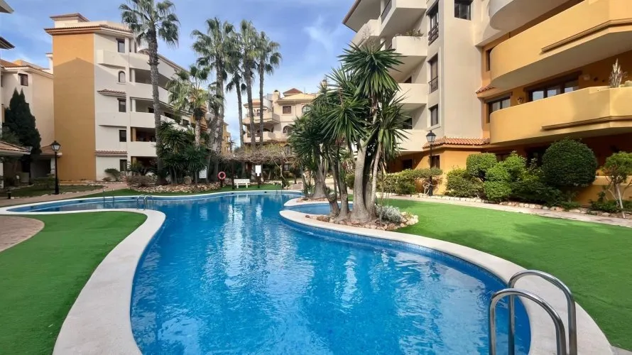 Bungalow de 2 dormitorios en Torrevieja, España No. 661 № 9