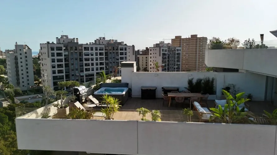 Ático de 3 dormitorios en Alicante, España No. 605 № 1