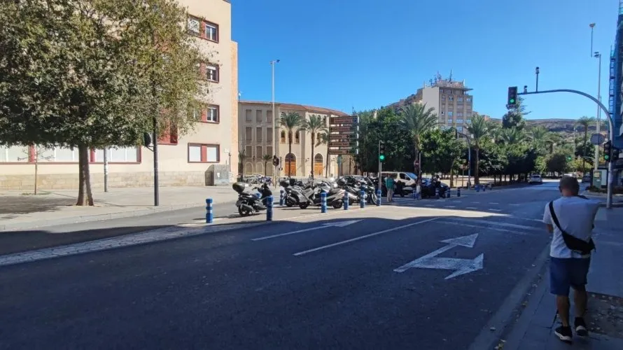Apartamento de 2 dormitorios en Alicante, España No. 614 № 17