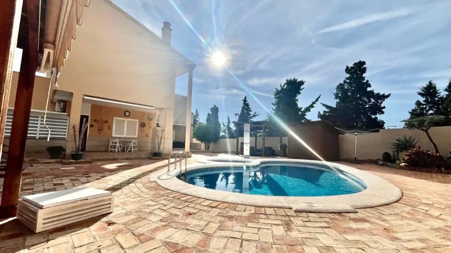 Villa de 4 dormitorios en Torrevieja, España No. 189 № 9