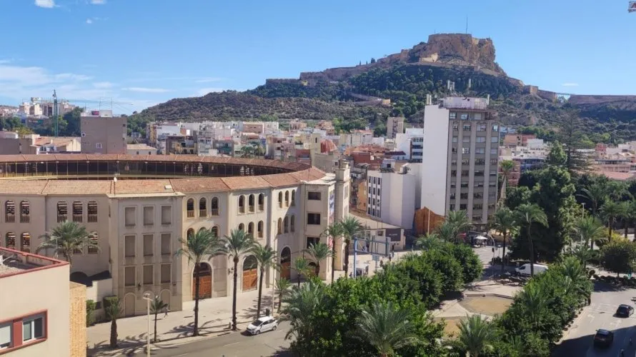 Apartamento de 2 dormitorios en Alicante, España No. 614 № 15