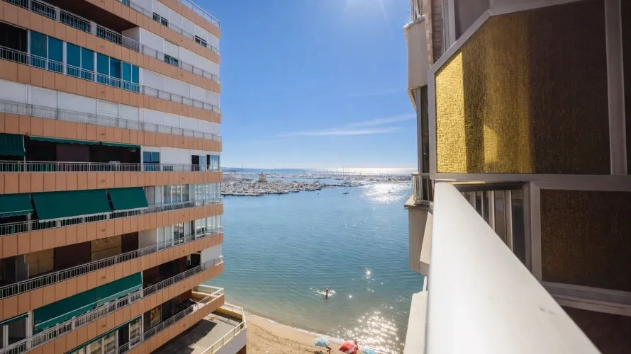 Apartamento de 100m² en Torrevieja, España No. 722 № 22