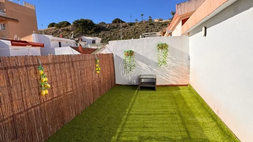 Bungalow de 2 dormitorios en Torrevieja, España No. 198 № 1