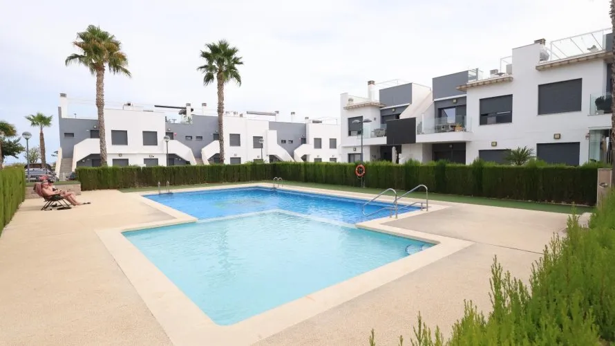Bungalow de 2 dormitorios en Pilar de la Horadada, España No. 607 № 18