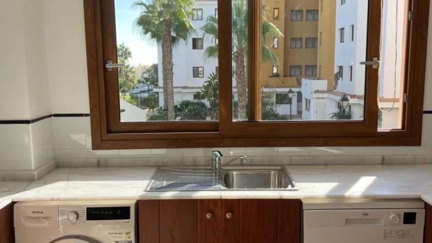 Apartamento de 2 dormitorios en Torrevieja, España No. 123 № 14