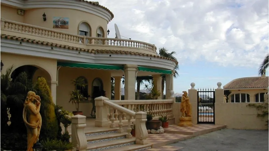 Villa de 5 dormitorios en L'Alfàs del Pi, España No. 352 № 8
