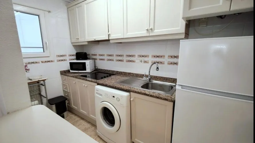 Apartamento de 2 dormitorios en Torrevieja, España No. 767 № 2