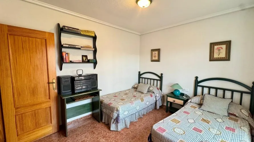 Apartamento de 3 dormitorios en Torrevieja, España No. 702 № 12