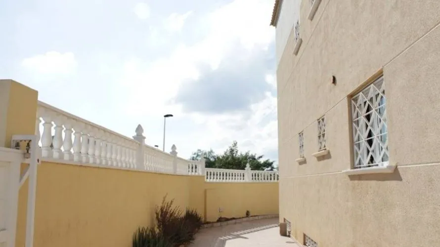 Apartamento de 6 dormitorios en Torrevieja, España No. 599 № 26