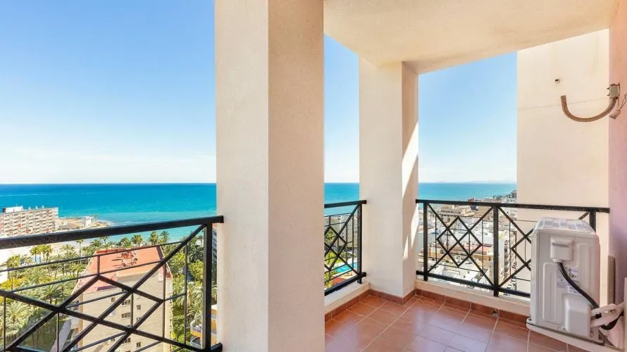 Apartamento de 2 dormitorios en Torrevieja, España No. 736 № 1