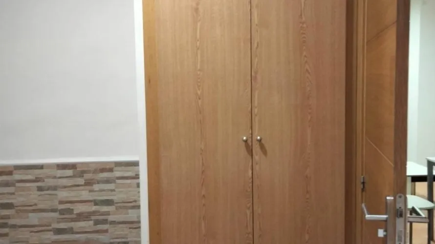 Propiedad comercial de 21 dormitorio en Alicante, España No. 575 № 21