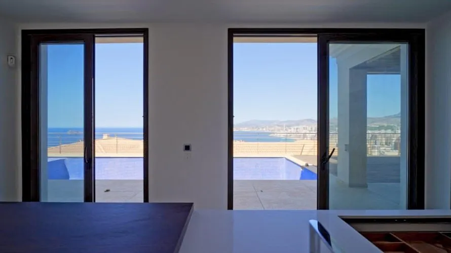 Apartamento de 4 dormitorios en Benidorm, España No. 345 № 24