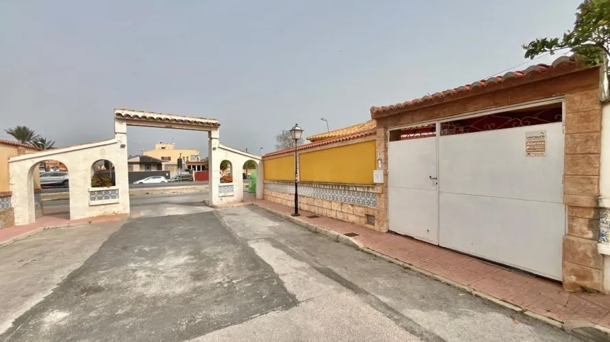 Apartamento de 2 dormitorios en Torrevieja, España No. 723 № 26