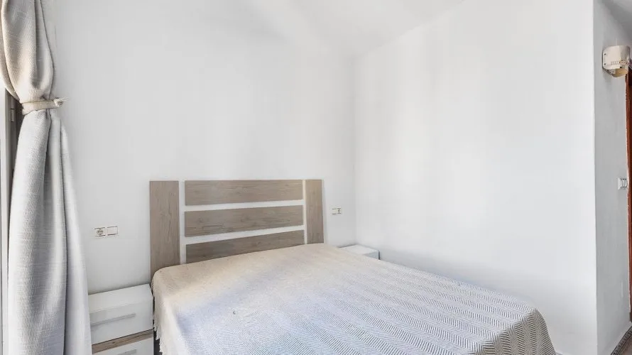 Apartamento de 2 dormitorios en Torrevieja, España No. 736 № 16