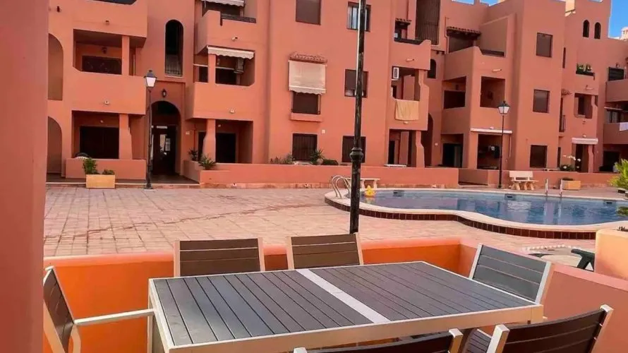 Apartamento de 2 dormitorios en Torrevieja, España No. 639 № 19