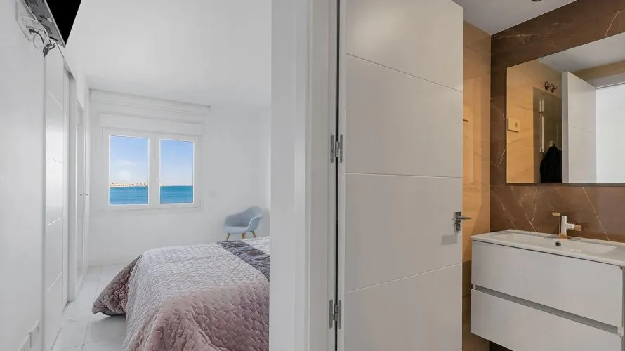 Apartamento de 2 dormitorios en Torrevieja, España No. 1220 № 23