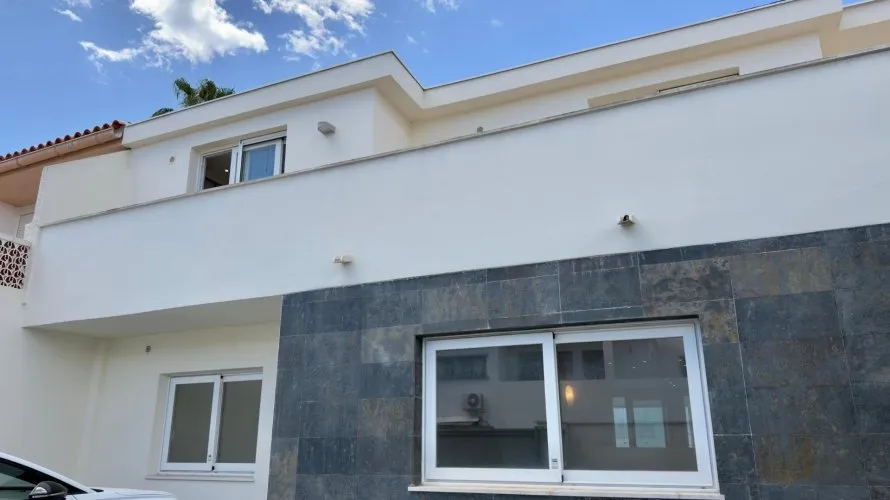 Сasa de 4 dormitorios en Albir, España No. 1174 № 14