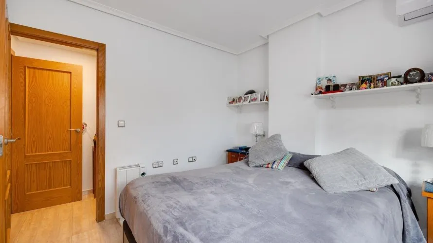 Apartamento de 2 dormitorios en Torrevieja, España No. 1258 № 11