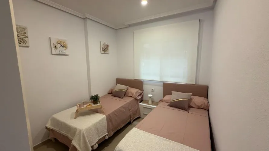 Apartamento de 2 dormitorios en Alicante, España No. 1175 № 24