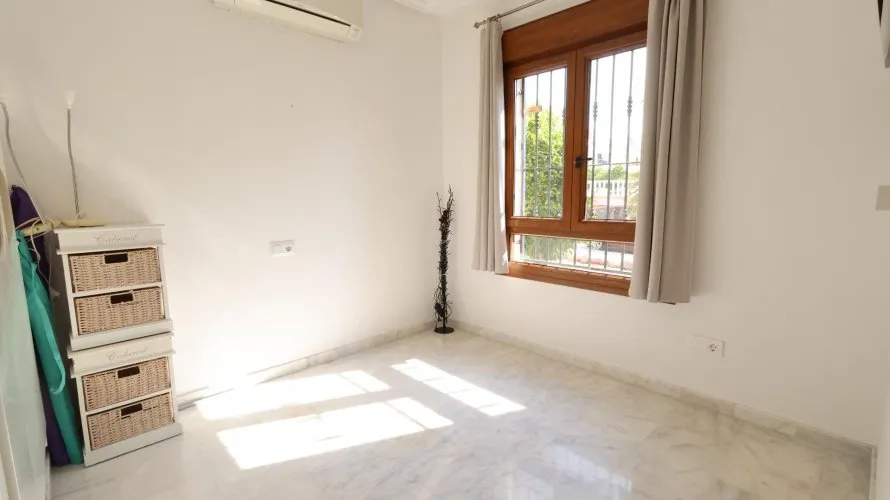 Apartamento de 2 dormitorios en Torrevieja, España No. 1254 № 2