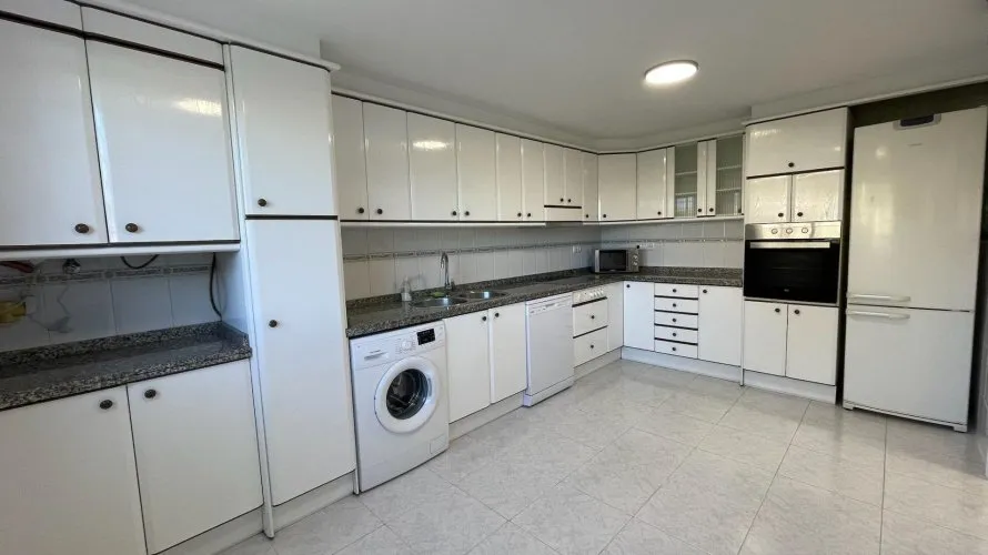 Сasa de 3 dormitorios en Albir, España No. 1250 № 9