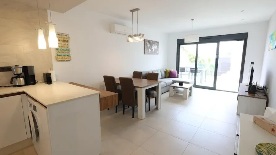 Bungalow de 2 dormitorios en Guardamar del Segura, España No. 1264