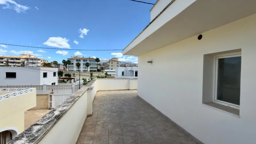 Сasa de 4 dormitorios en Albir, España No. 1174 № 21