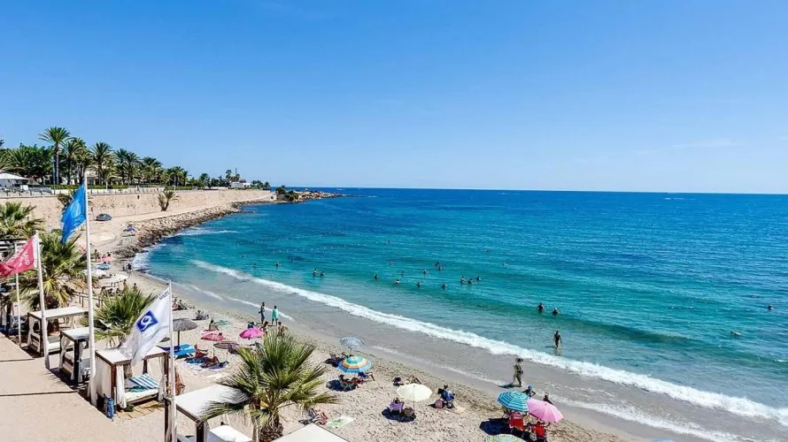 Apartamento de 2 dormitorios en Torrevieja, España No. 1242