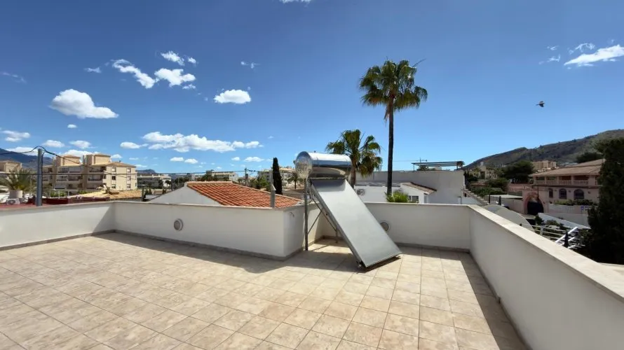 Сasa de 4 dormitorios en Albir, España No. 1174 № 17